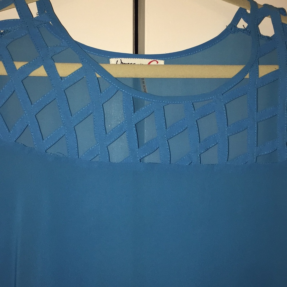 Top - Picture 2 of 4